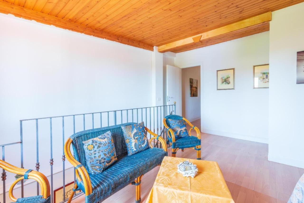 Villa Con Piscina Al Mare Оньина Экстерьер фото